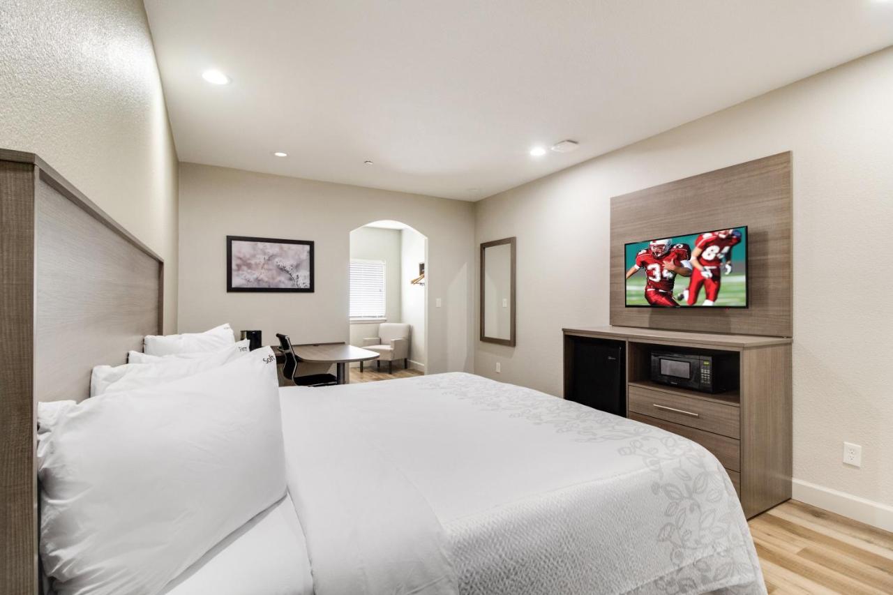 Superior King Room - Ocean View/Smoke Free at Red Roof Inn PLUS+ Galveston - Beachfront