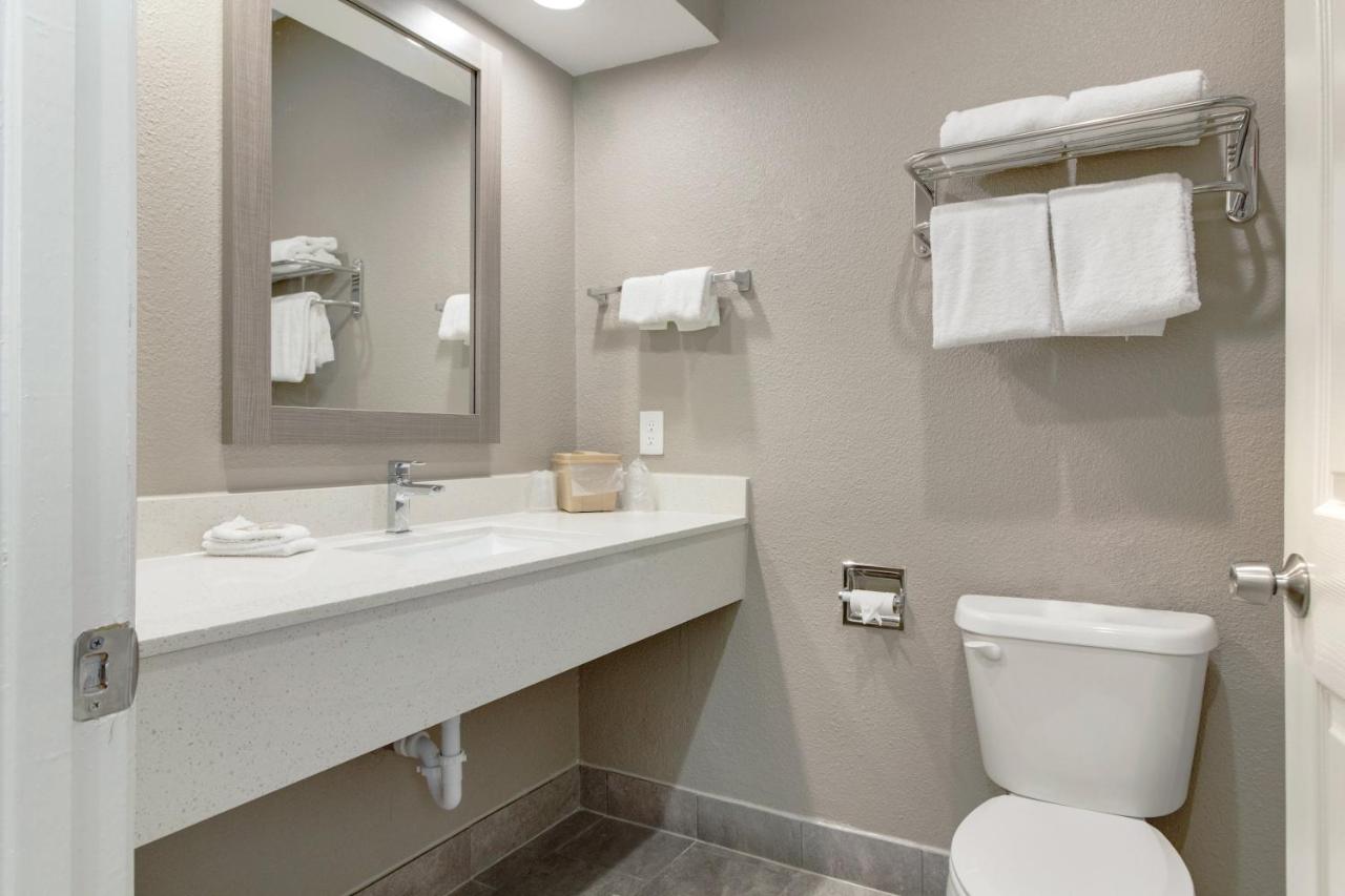 Superior King Room - Ocean View/Smoke Free at Red Roof Inn PLUS+ Galveston - Beachfront