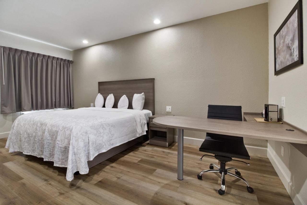 Superior King Room - Ocean View/Smoke Free at Red Roof Inn PLUS+ Galveston - Beachfront