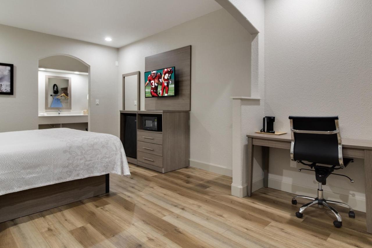 Premium King Room Smoke Free at Red Roof Inn PLUS+ Galveston - Beachfront