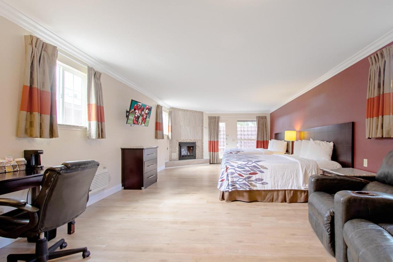 King Suite with Fireplace - Non-Smoking at Red Roof Inn & Suites Monterey