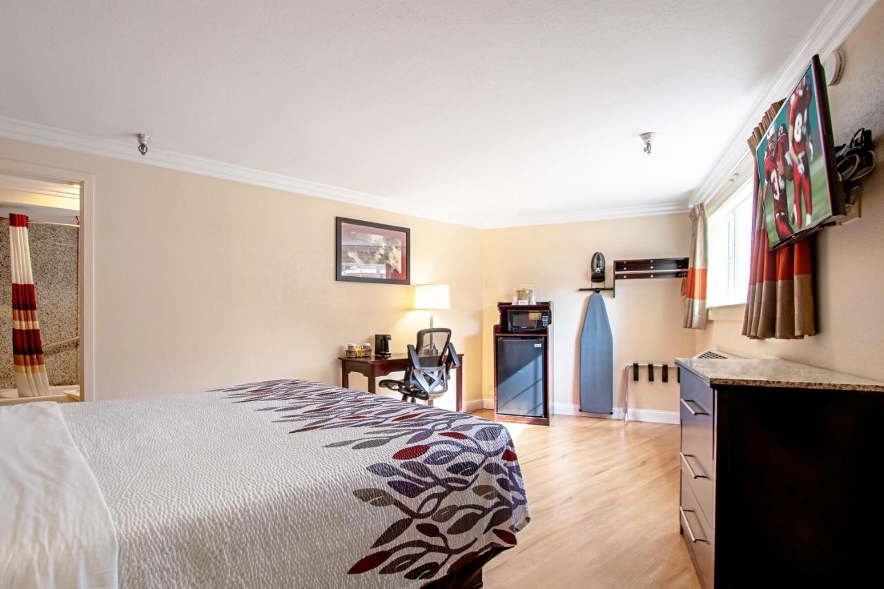 Superior King Room - Non-Smoking at Red Roof Inn & Suites Monterey