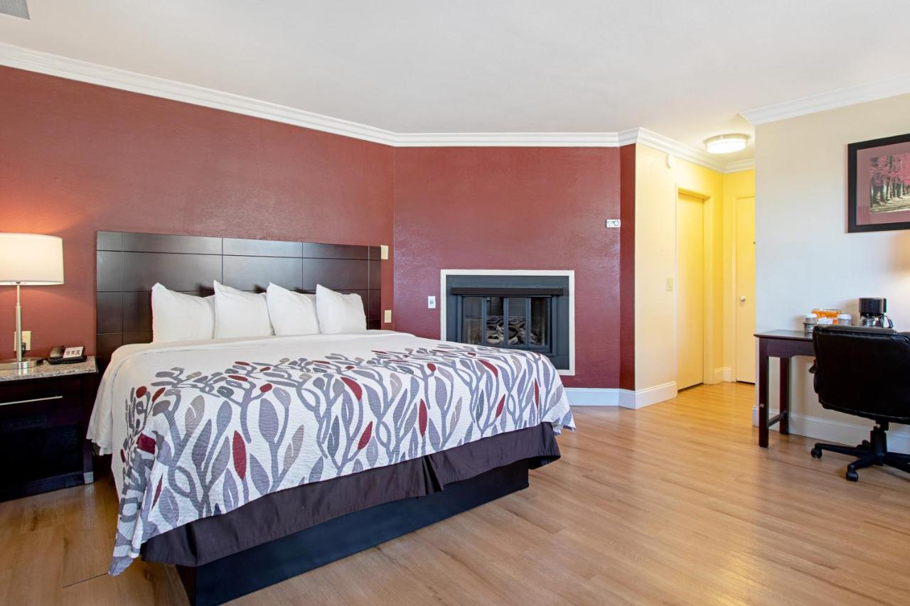 King Suite with Fireplace - Non-Smoking at Red Roof Inn & Suites Monterey