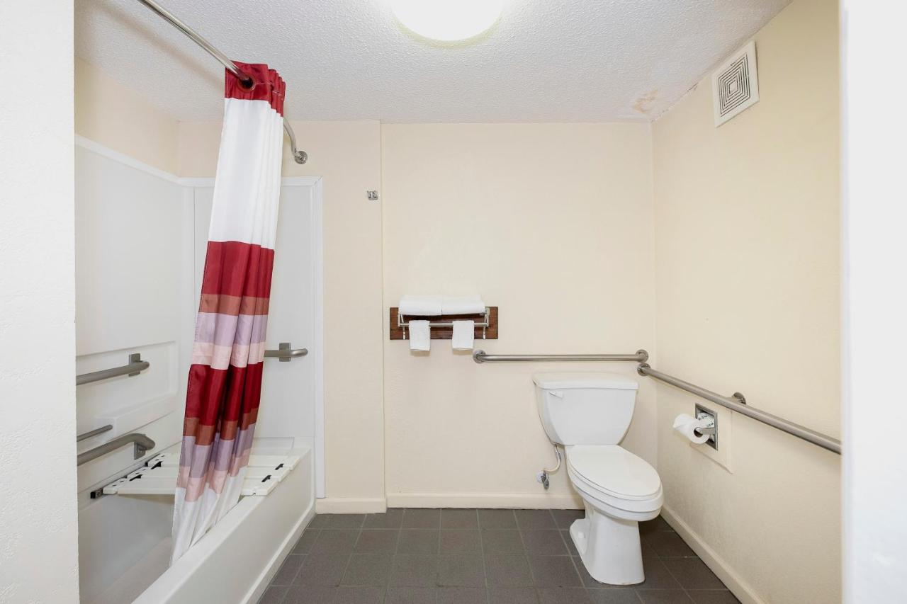 Deluxe King Room - Disability Access/Smoking at Red Roof Inn & Suites Rome