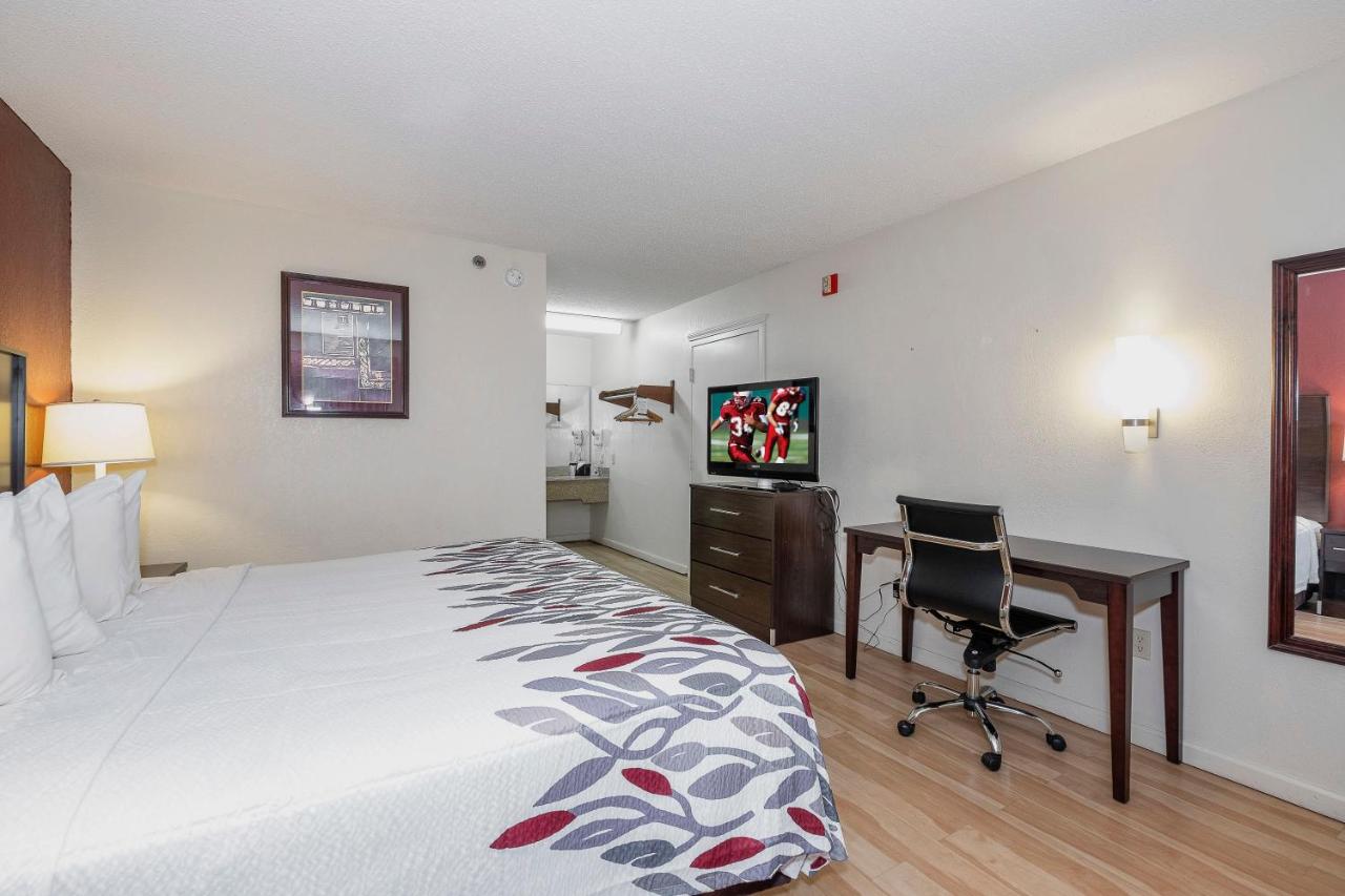 Deluxe King Room - Disability Access/Smoking at Red Roof Inn & Suites Rome