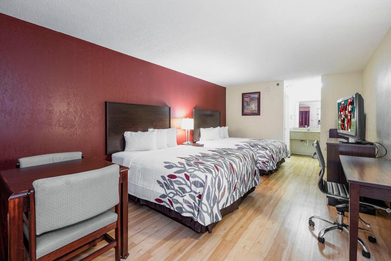 Deluxe Queen Room with Two Queen Beds - Smoking at Red Roof Inn & Suites Rome