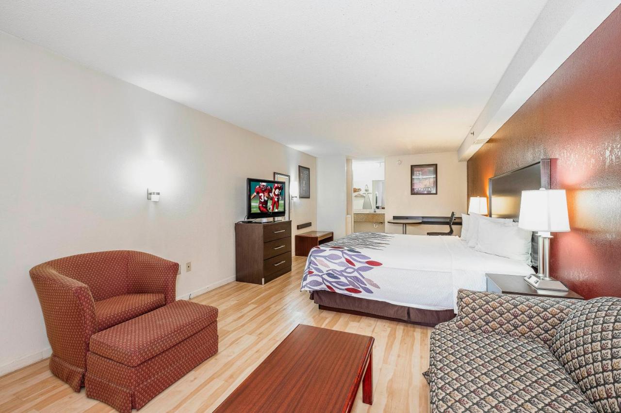 Suite King Room - Non-Smoking at Red Roof Inn & Suites Rome