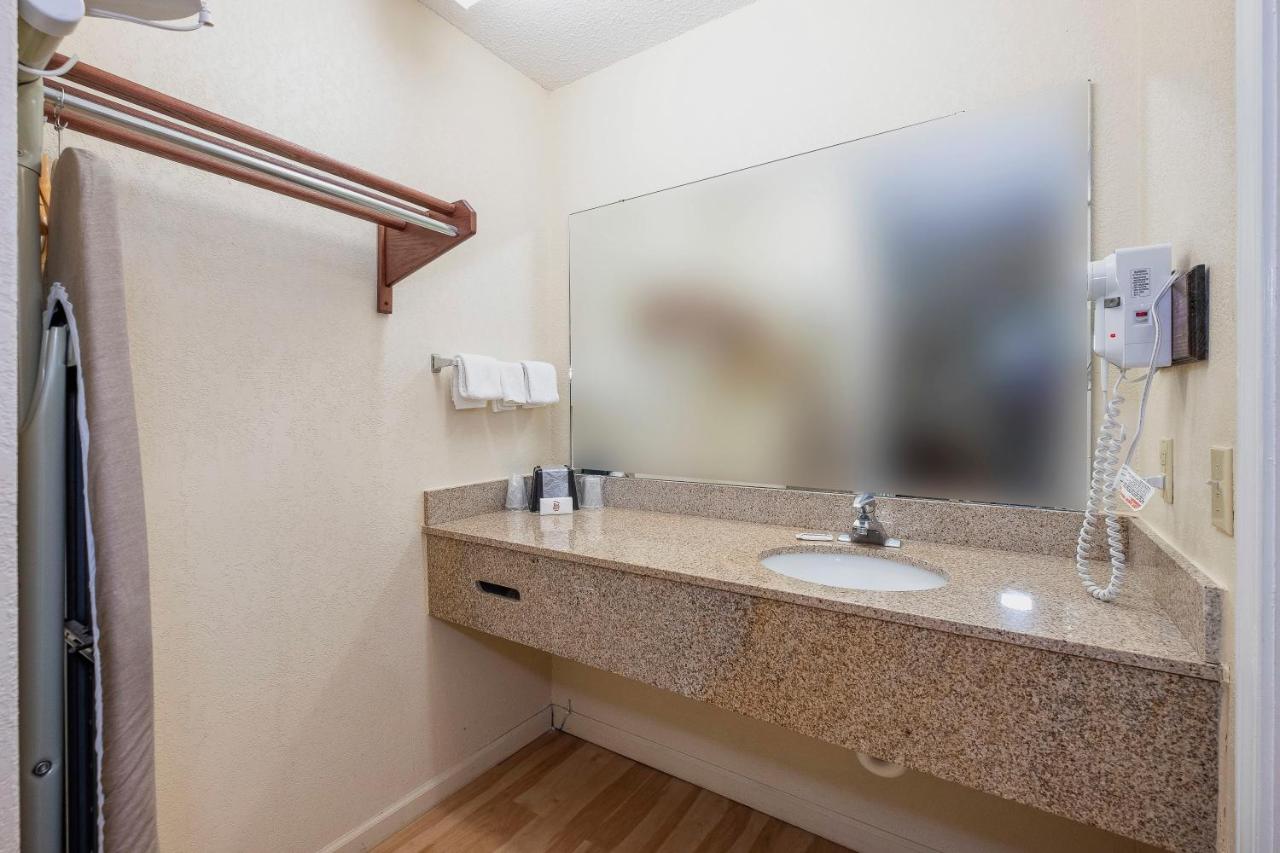 Superior King Room - Non-Smoking at Red Roof Inn & Suites Rome