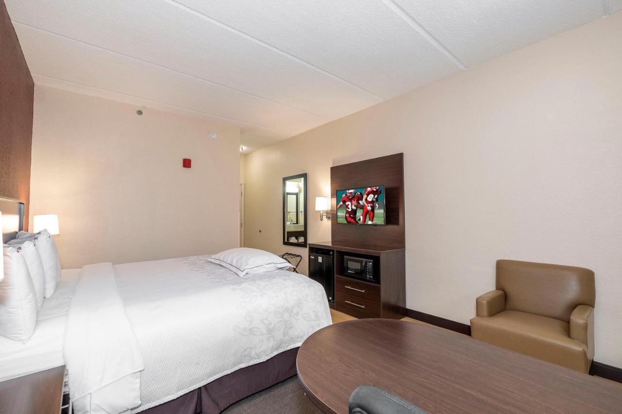 Premium King Room Smoke Free (Upgraded Bedding and Snack Box) at Red Roof Inn PLUS+ Jacksonville - Southpoint