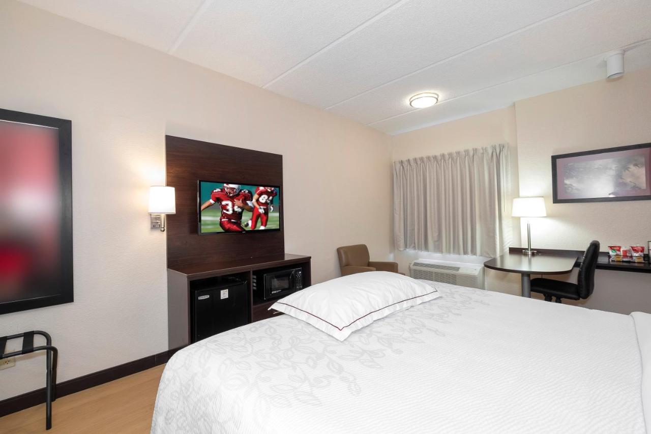 Premium King Room Smoke Free (Upgraded Bedding and Snack Box) at Red Roof Inn PLUS+ Jacksonville - Southpoint