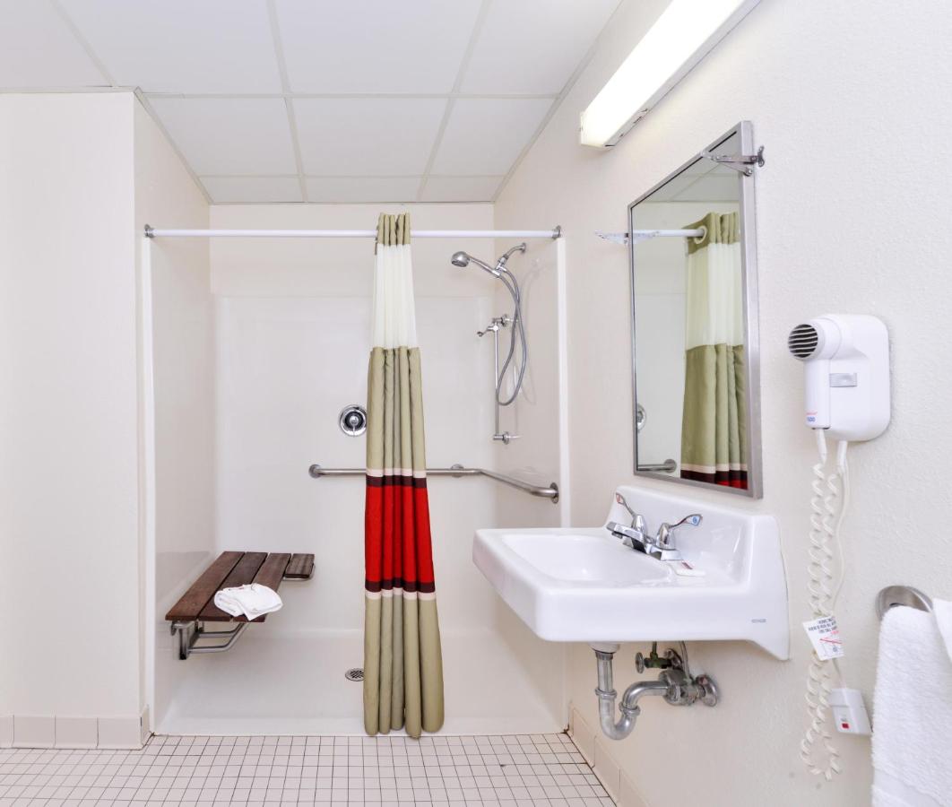 Double Room with Two Double Beds - Disability Access/Non-Smoking at Red Roof Inn Sandusky - Milan