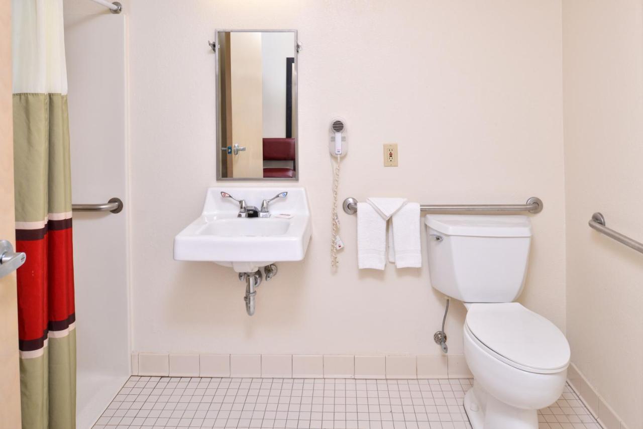 Double Room with Two Double Beds - Disability Access/Non-Smoking at Red Roof Inn Sandusky - Milan