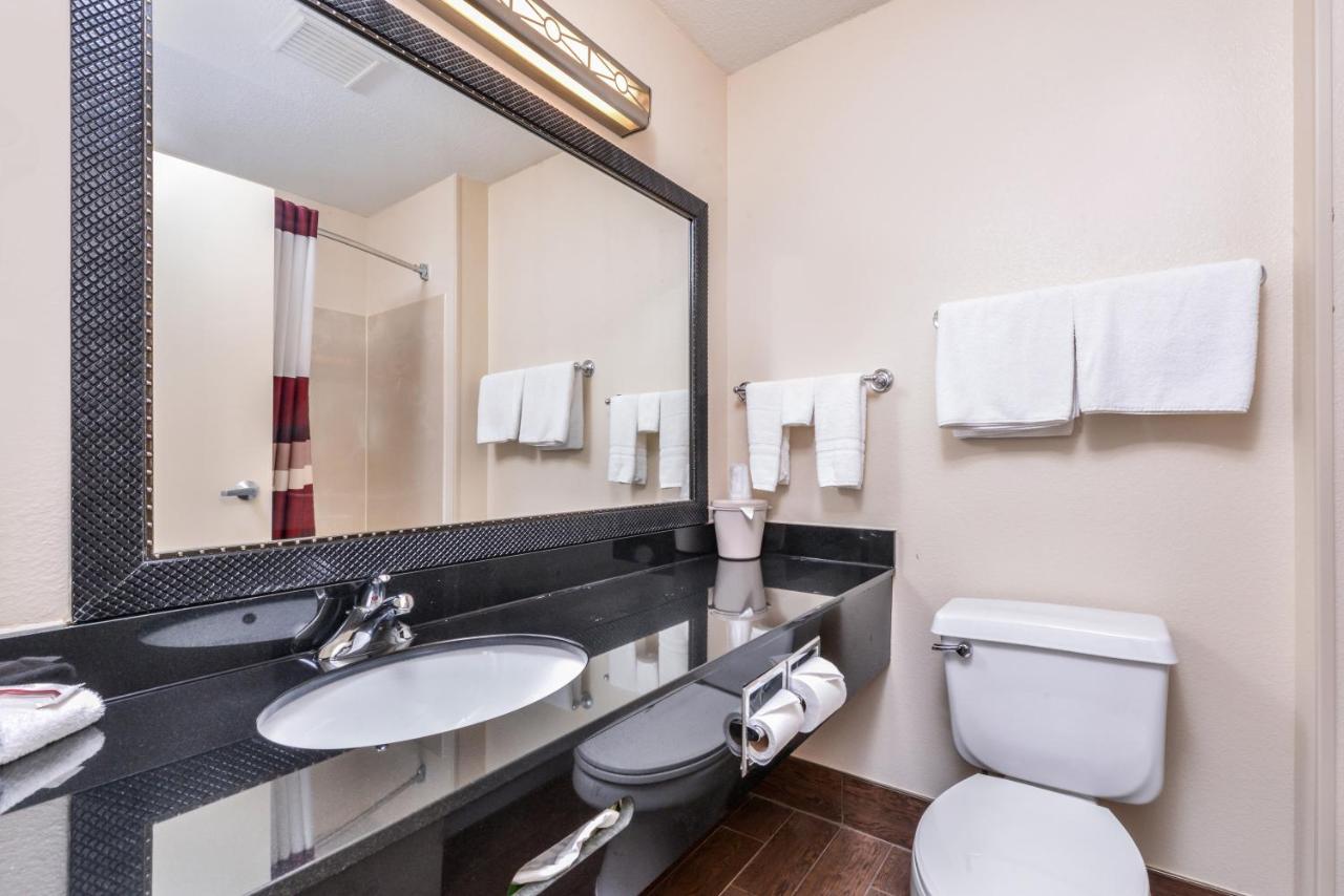 Deluxe Room with One Queen Bed Smoke Free at Red Roof Inn & Suites Danville, IL