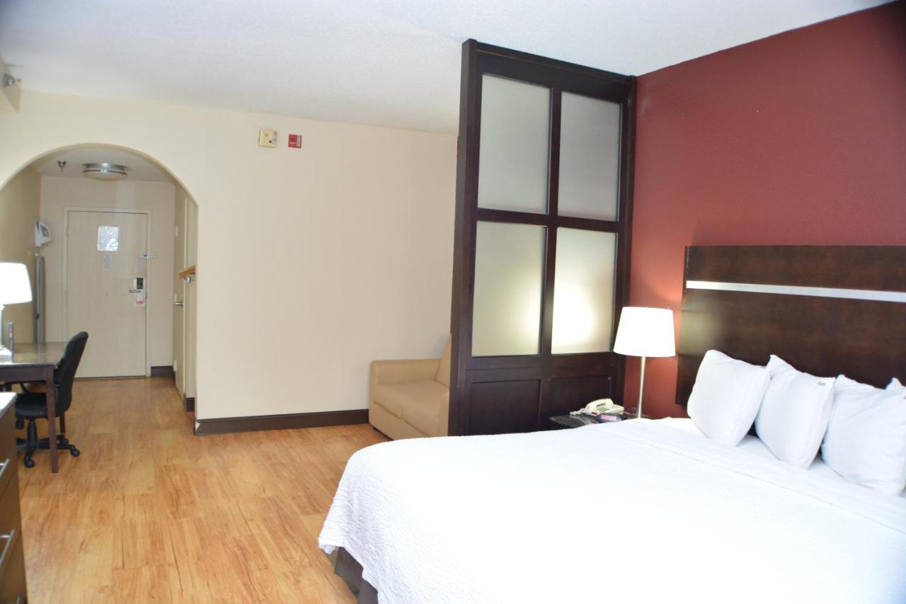 Superior King - Smoke-Free    at Red Roof Inn PLUS+ & Suites Chattanooga - Downtown