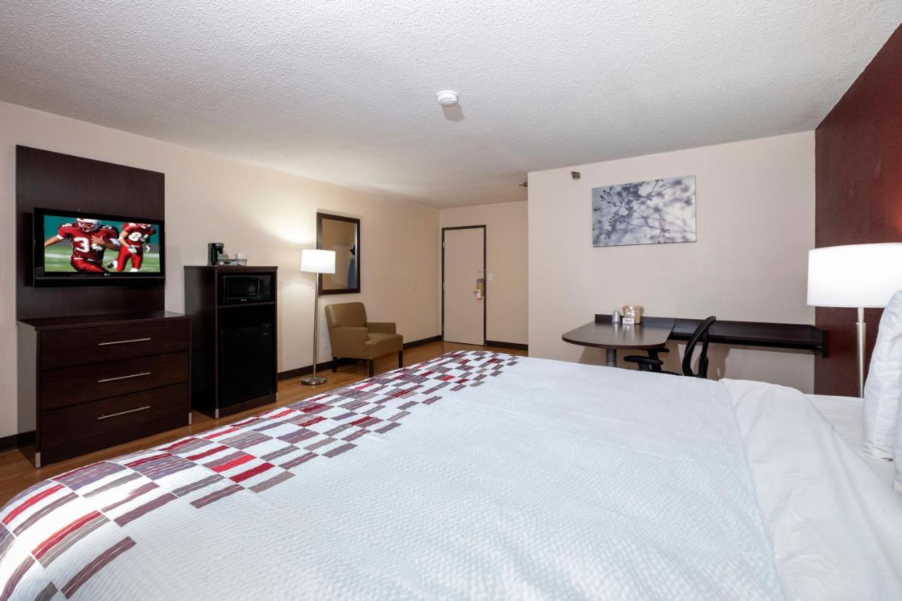 Superior King Room - Disability Access/Non-Smoking at Red Roof Inn Norfolk - Portsmouth