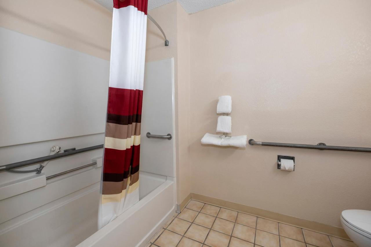 Superior King Room - Disability Access/Non-Smoking at Red Roof Inn Norfolk - Portsmouth