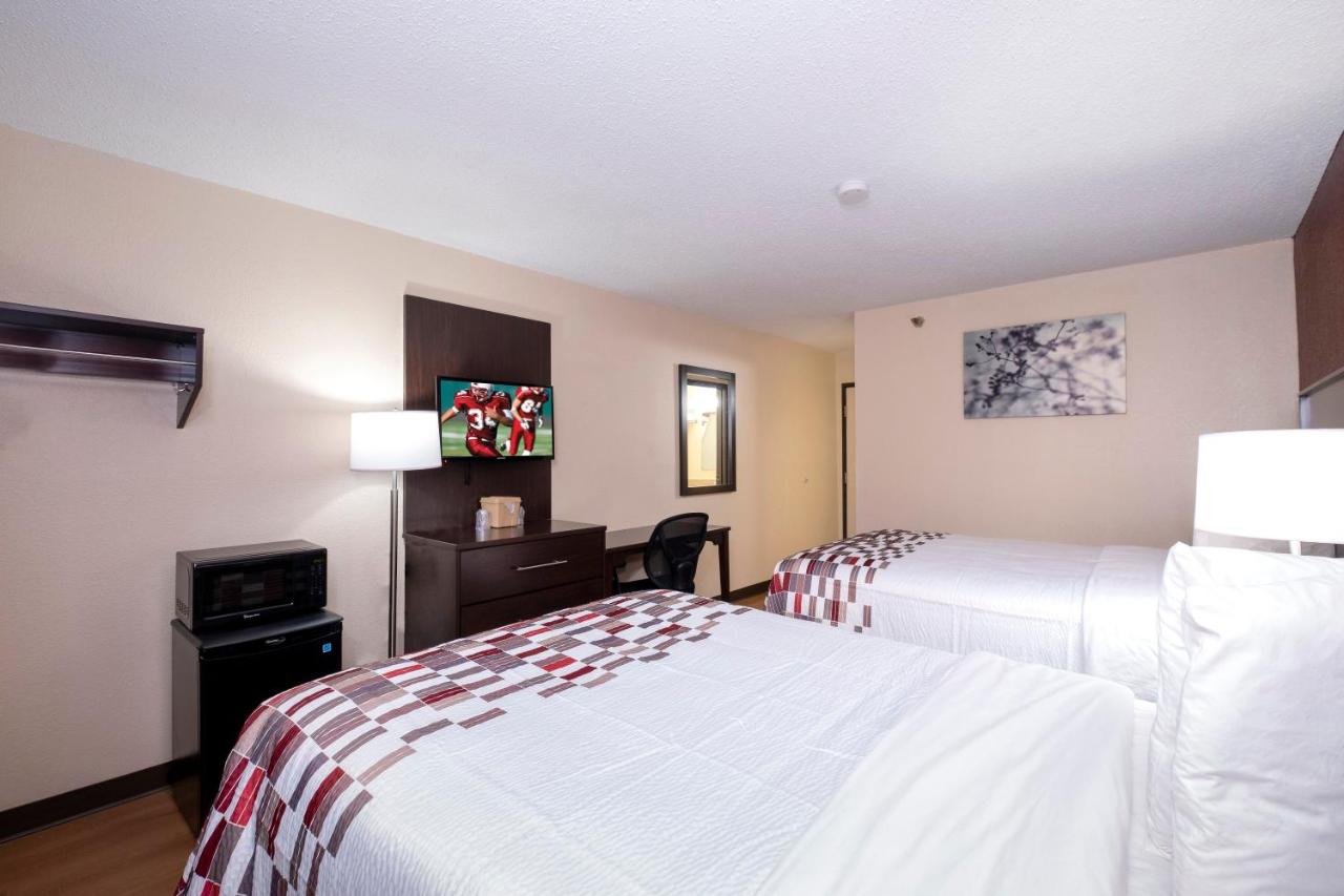 Deluxe Double Room with Two Double Beds Non-Smoking at Red Roof Inn Norfolk - Portsmouth