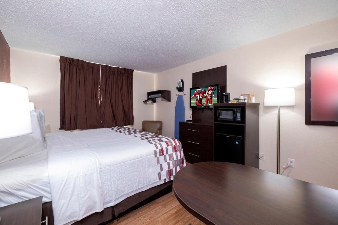 Superior King Room Non-Smoking at Red Roof Inn Norfolk - Portsmouth