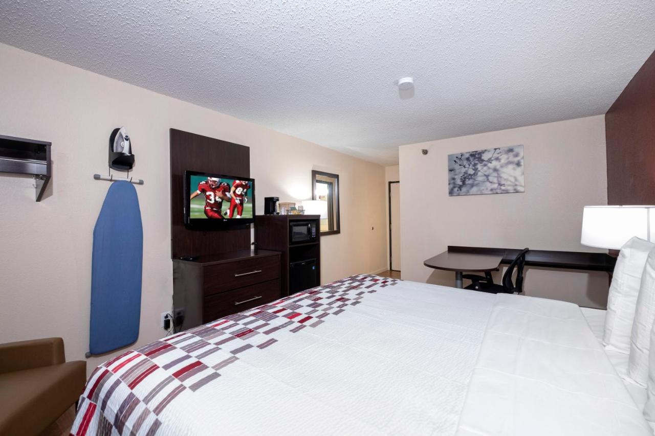 Superior King Room Non-Smoking at Red Roof Inn Norfolk - Portsmouth