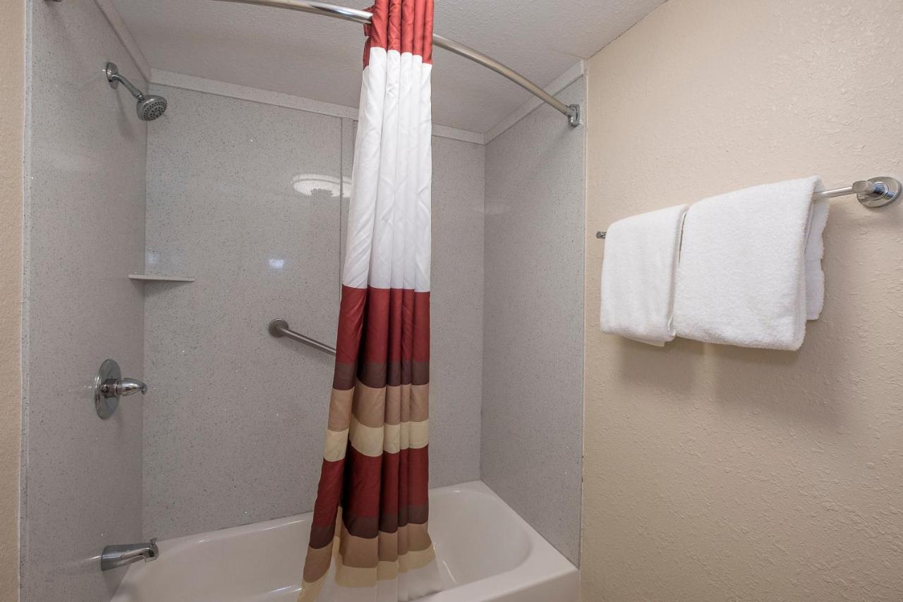 Deluxe King Room Balcony Smoke Free at Red Roof Inn PLUS+ & Suites Knoxville West-Cedar Bluff