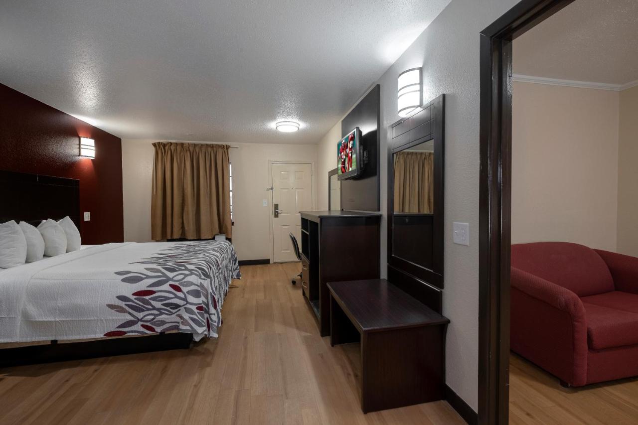 Deluxe King Room Disability Access Non-Smoking at Red Roof Inn Morgan City
