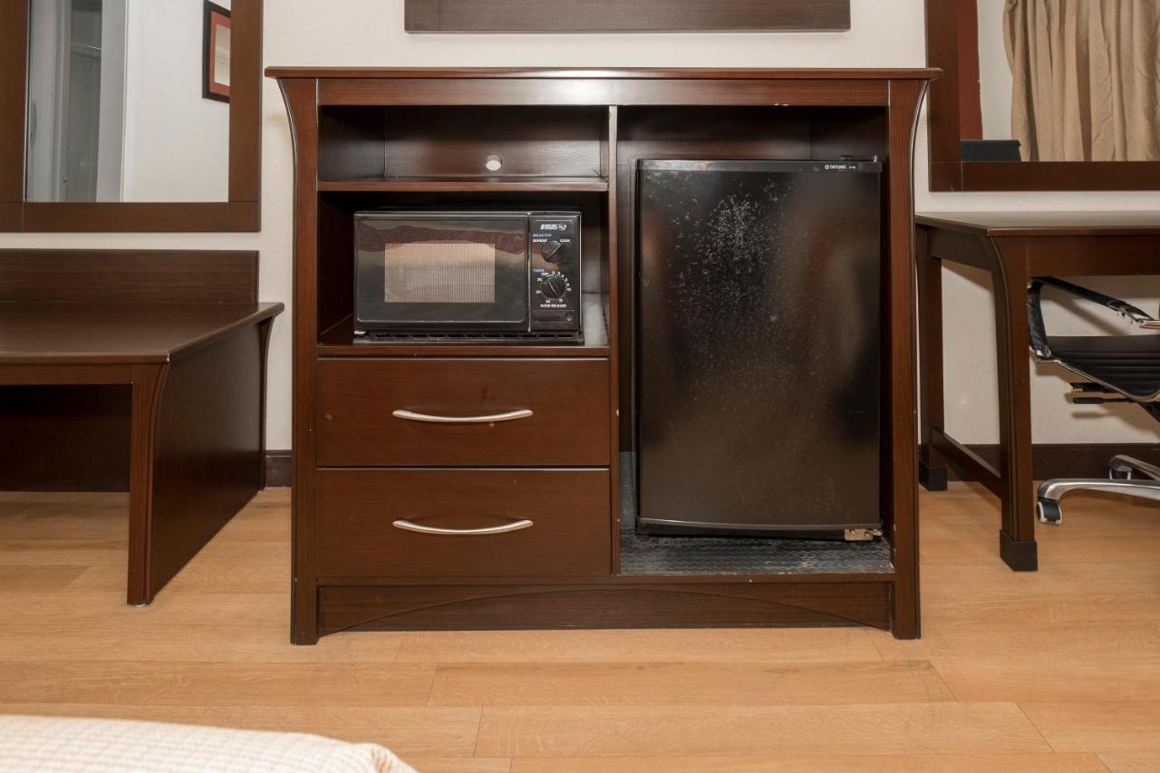 Deluxe King Room Non-Smoking at Red Roof Inn Morgan City