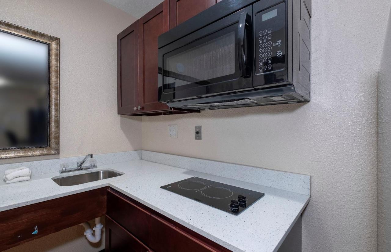 Deluxe King Room with Kitchen Non-Smoking at Red Roof Inn Morgan City