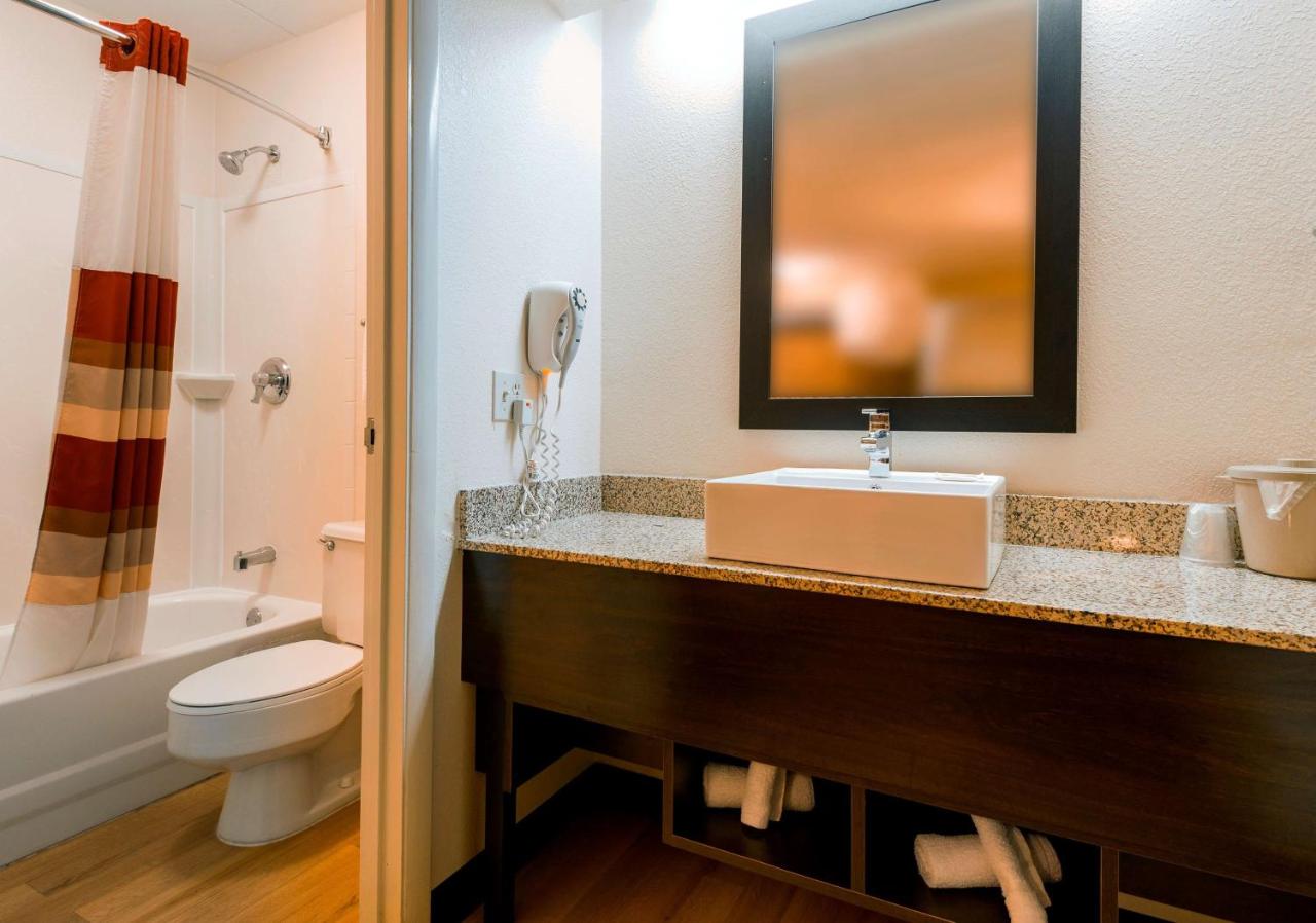 Deluxe Room with Two Double Beds Smoke Free at Red Roof Inn PLUS+ Washington DC - Oxon Hill
