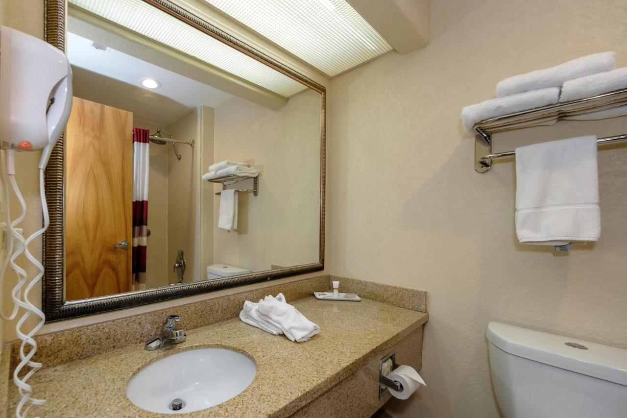 Superior King Room - Non-Smoking at Red Roof Inn Yemassee
