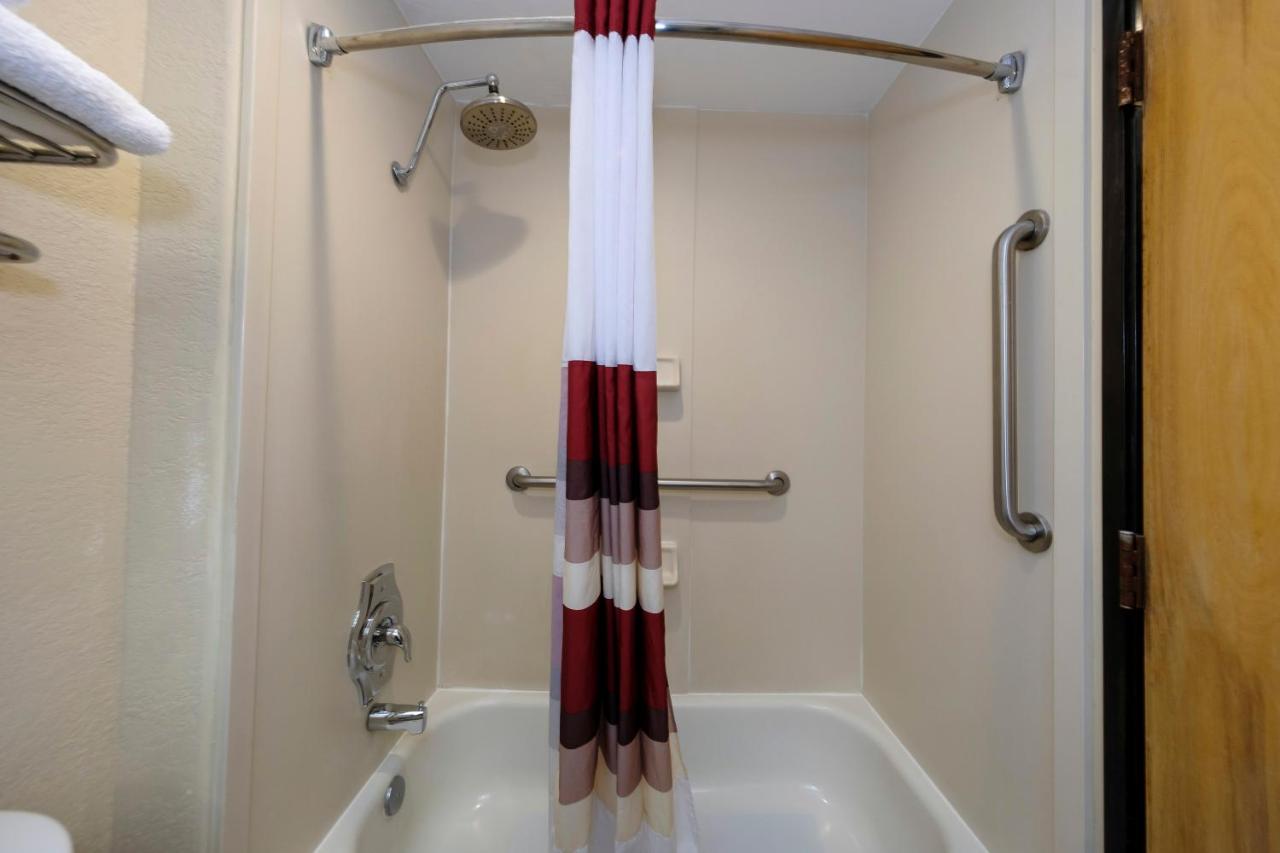 Superior King Room - Disability Access/Non-Smoking at Red Roof Inn Yemassee