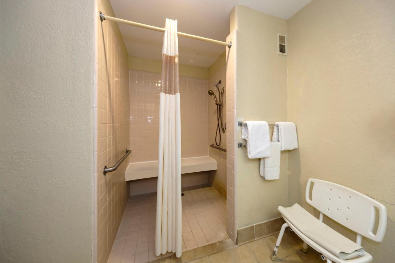 Superior King Room - Disability Access/Roll-In Shower Non-Smoking at Red Roof Inn Yemassee
