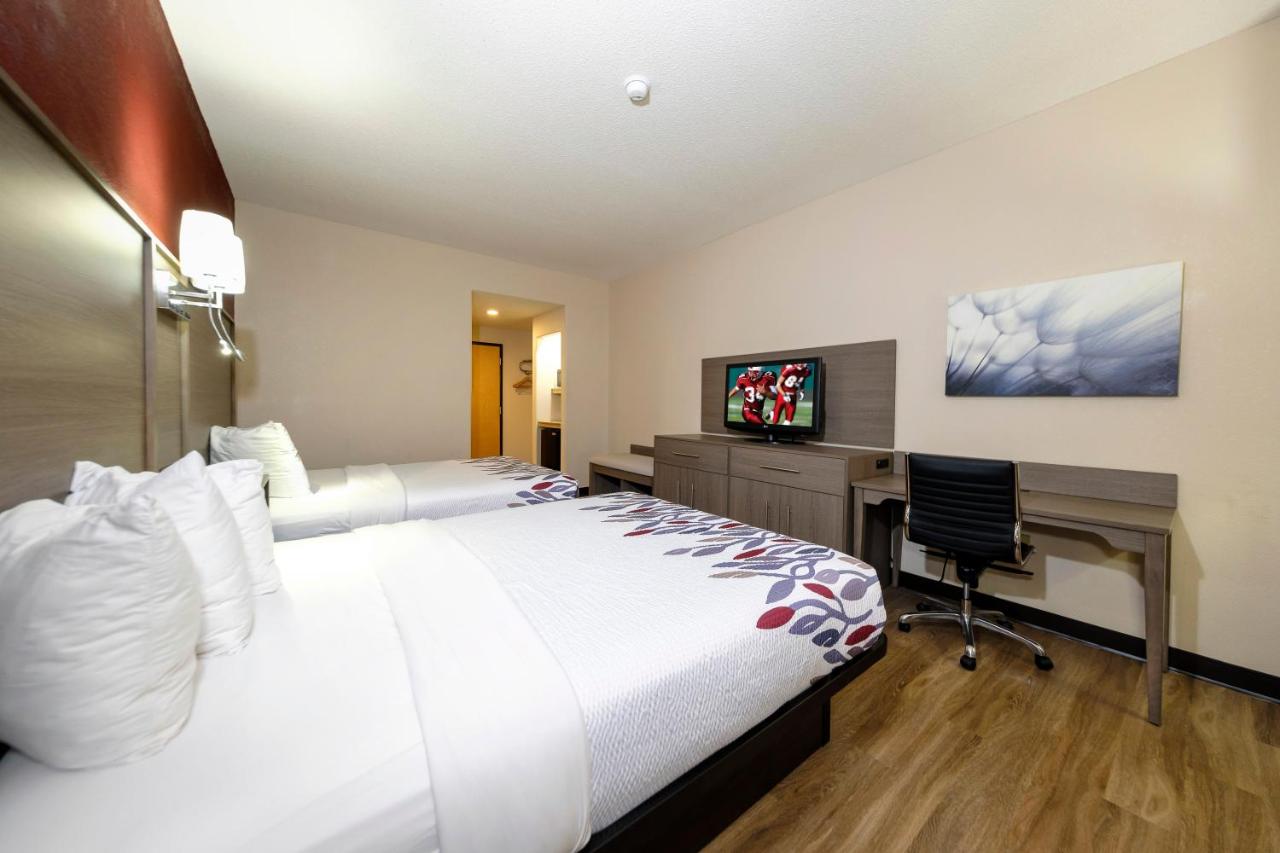 Deluxe Queen Room with Two Queen Beds - Non-Smoking at Red Roof Inn Yemassee