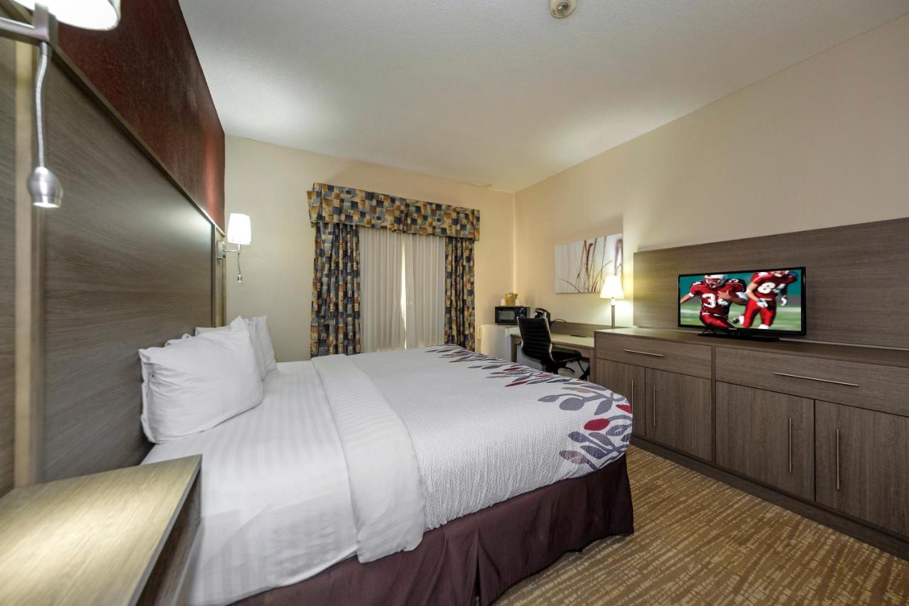 Superior King Room - Non-Smoking at Red Roof Inn Yemassee