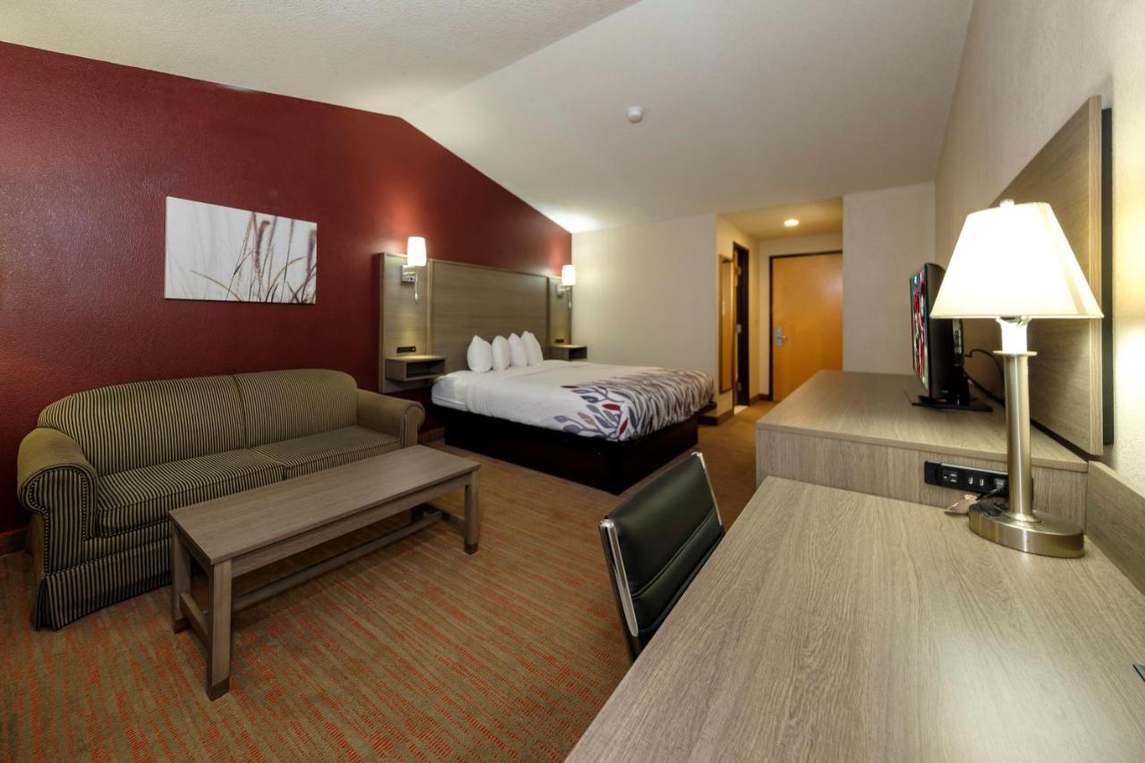 Superior King Room - Non-Smoking at Red Roof Inn Yemassee