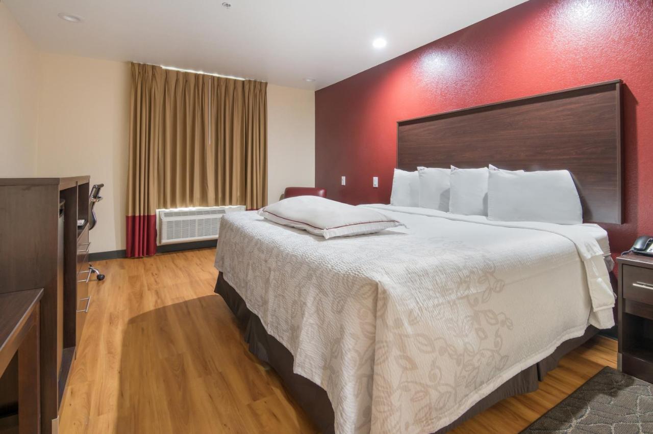 Premium King Room Smoke-Free at Red Roof Inn PLUS+ Fort Worth - Burleson