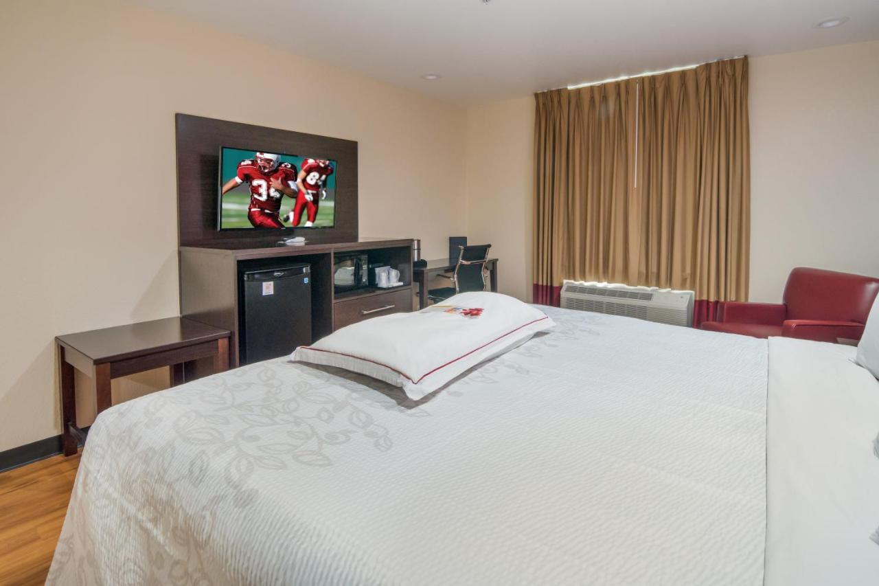 Premium King Room Smoke-Free at Red Roof Inn PLUS+ Fort Worth - Burleson