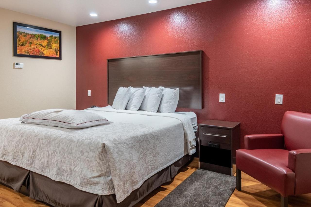 Premium King Room Smoke-Free at Red Roof Inn PLUS+ Fort Worth - Burleson