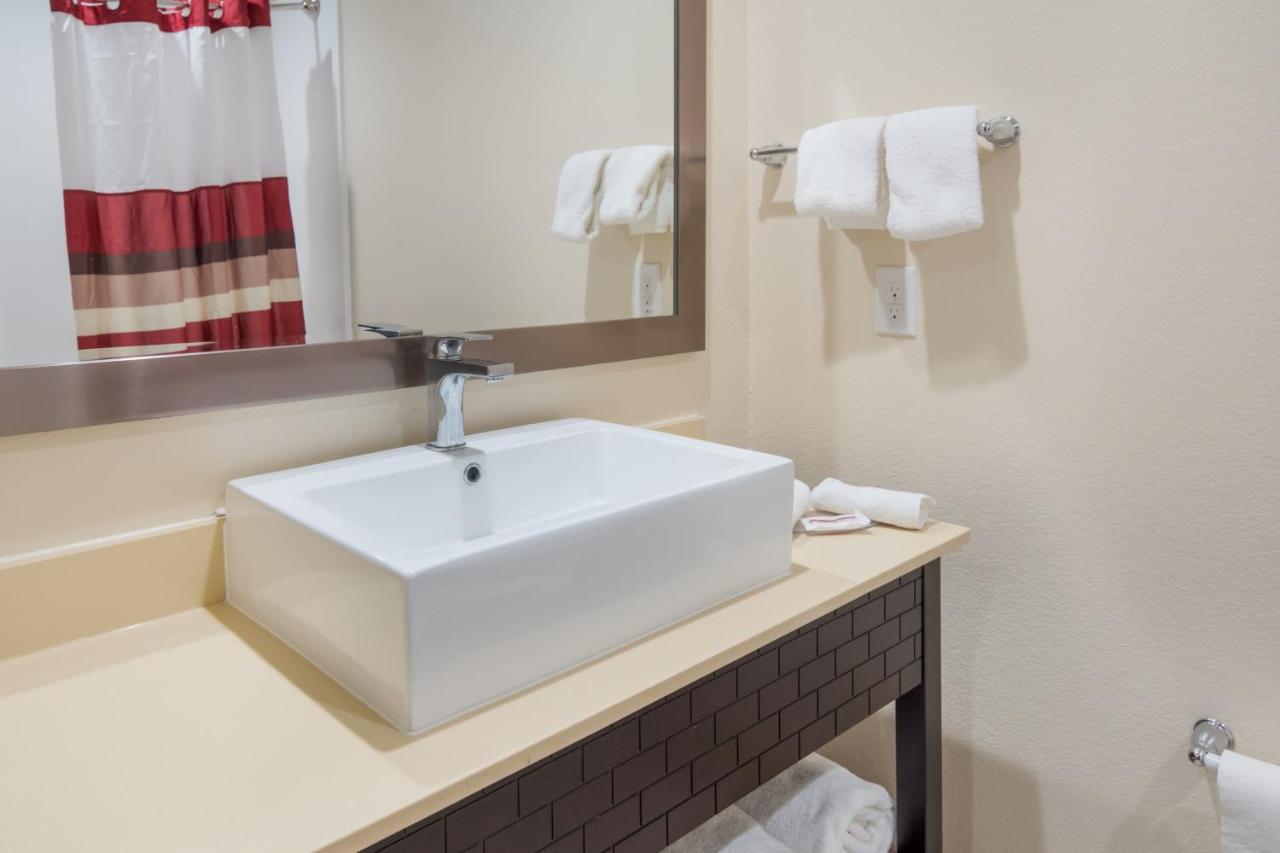 Superior King Room - Smoke-Free at Red Roof Inn PLUS+ Fort Worth - Burleson