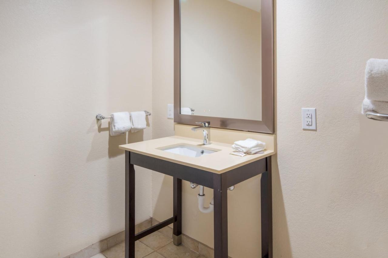 Superior King Room - Smoke-Free at Red Roof Inn PLUS+ Fort Worth - Burleson