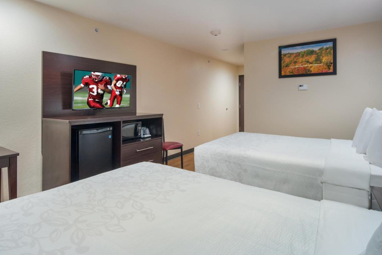 Room #307109214 at Red Roof Inn PLUS+ Fort Worth - Burleson