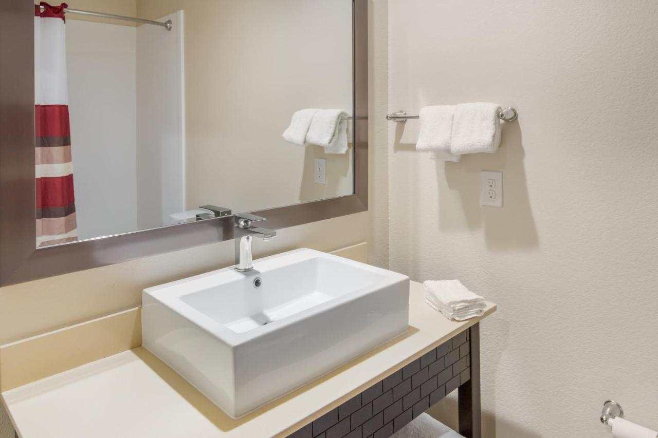 Superior King Room - Smoke-Free at Red Roof Inn PLUS+ Fort Worth - Burleson