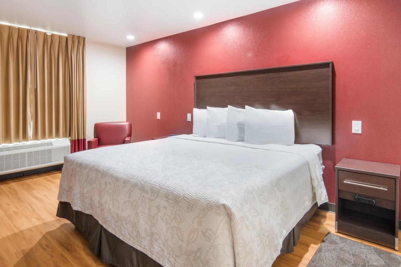 Room #307109218 at Red Roof Inn PLUS+ Fort Worth - Burleson