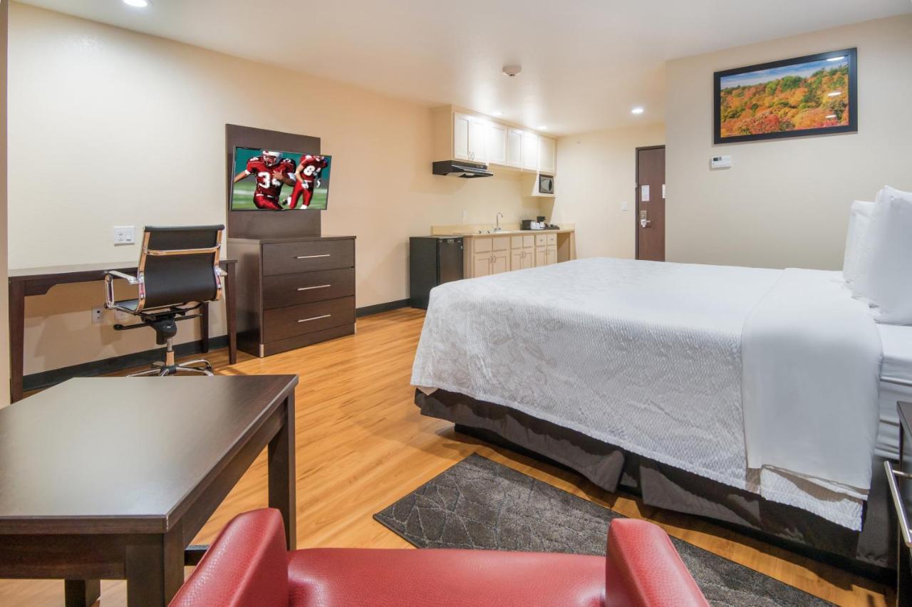 Superior King Room Kitchen - Smoke-Free at Red Roof Inn PLUS+ Fort Worth - Burleson