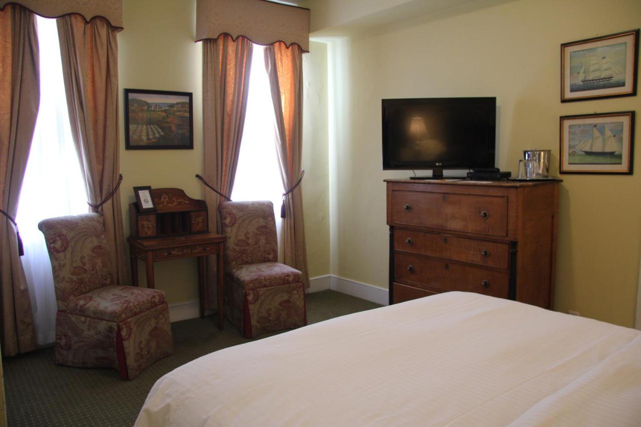 | Morris House Hotel