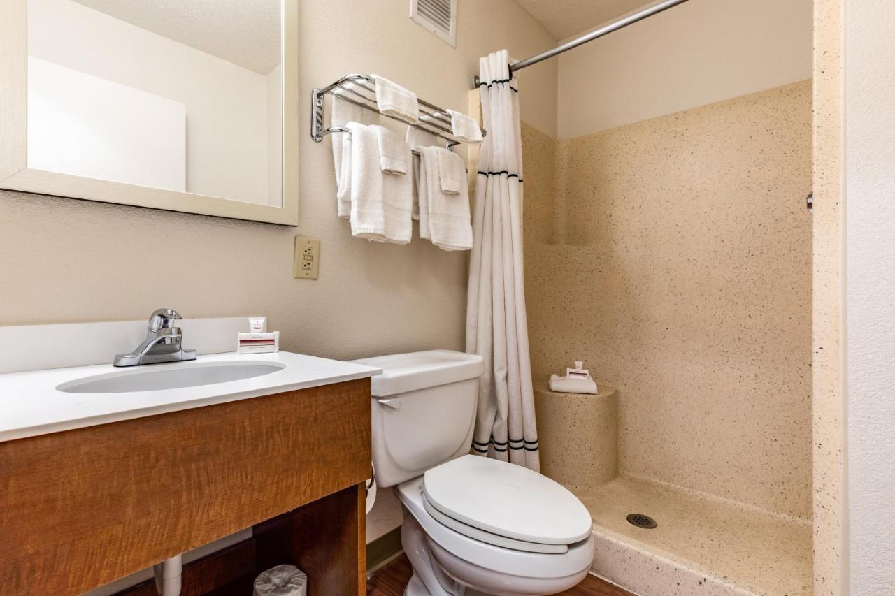 Studio with One Queen Bed Non Smoking at Siegel Select Baton Rouge