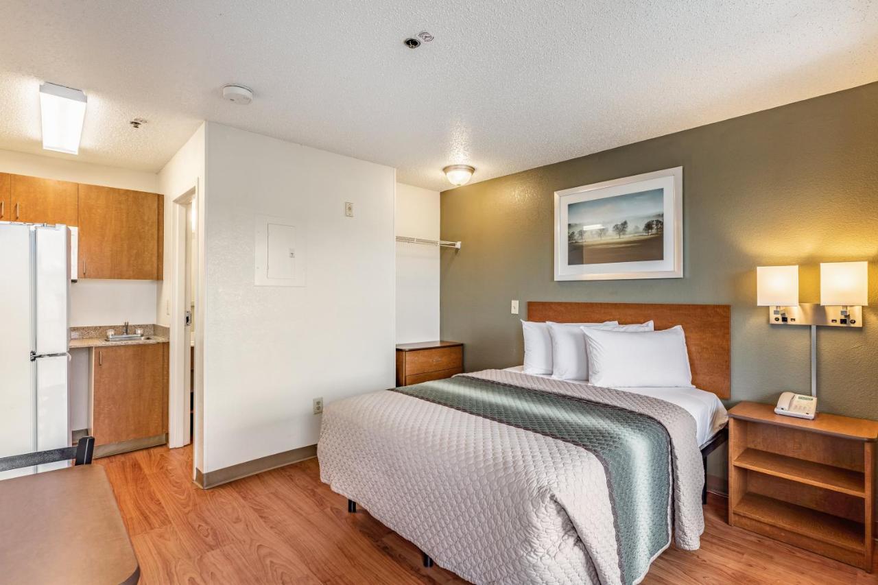 Studio with One Queen Bed - Disability Access/Roll In Shower - Non Smoking at Siegel Select Baton Rouge