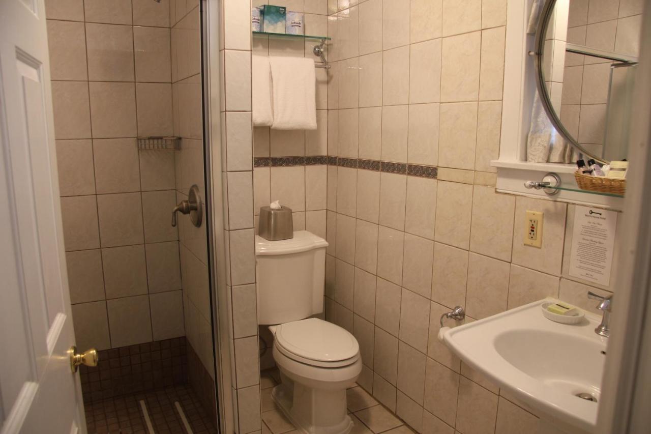 | Morris House Hotel