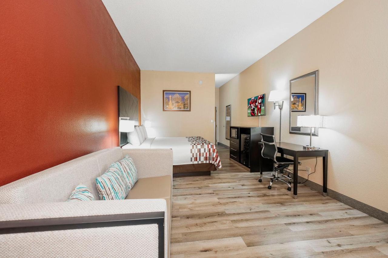 Superior King Room with Sofa Bed Non-Smoking at Red Roof Inn & Suites Macon