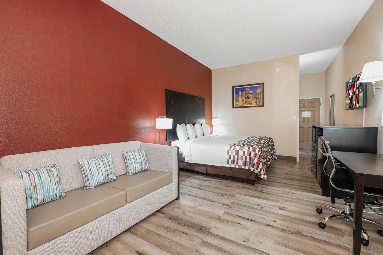 Superior King Room with Sofa Bed Non-Smoking at Red Roof Inn & Suites Macon