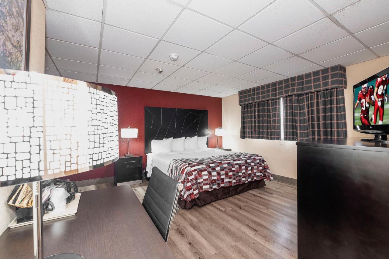 Superior King Room - Disability Access/Non-Smoking at Red Roof Inn & Suites Macon